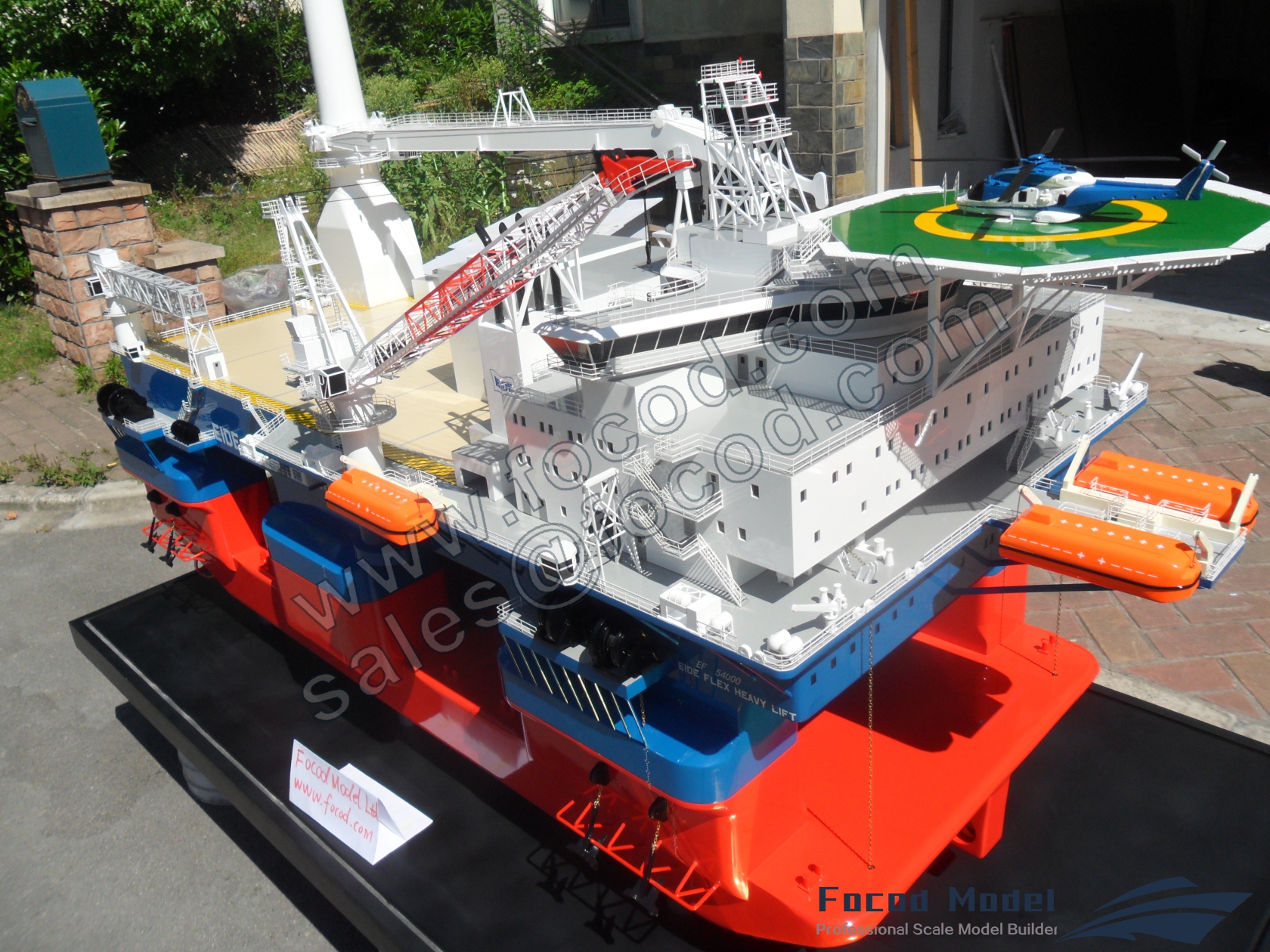 customized model of EIDE FLEX HEAVY LIFT VESSEL